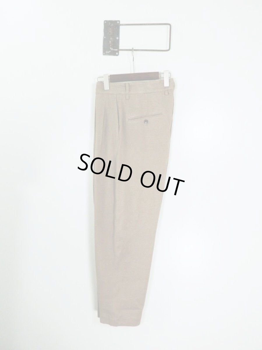 画像2: URU [ウル] LINEN SILK TWILL / 2 TUCK PANTS [BEIGE]  (2)